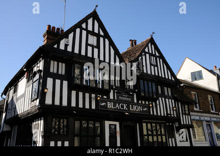 Black Lion Inn, Bridge Street, Bishops Stortford, Hertfordshire. Das Inn stammt aus dem 16. Jahrhundert. Stockfoto