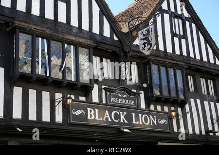 Black Lion Inn, Bridge Street, Bishops Stortford, Hertfordshire. Das Inn stammt aus dem 16. Jahrhundert. Stockfoto