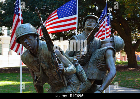 Die Vietnam War Memorial Skulptur befindet sich auf dem Gelände des historischen North Carolina State House in Raleigh. Stockfoto