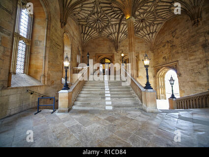 OXFORD, England - 15. MAI 2009: Die gewölbte Bodley Treppe im Turm, die führt zur Ante-Hall. Christus Kirche. Der Oxford University. England Stockfoto