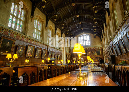 OXFORD, England - 15. MAI 2009: Der Innenraum der Speisesaal (Ante-Hall) Christi Kirche. Der Oxford University. England Stockfoto