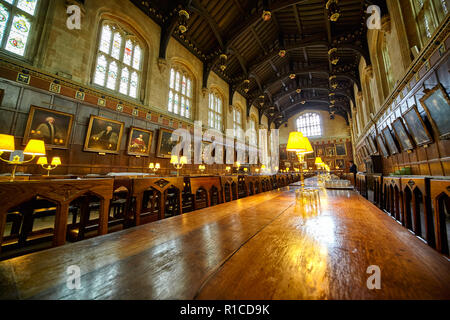 OXFORD, England - 15. MAI 2009: Der Innenraum der Speisesaal (Ante-Hall) Christi Kirche. Der Oxford University. England Stockfoto