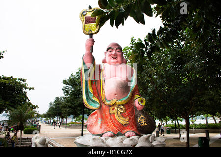 Katyayana oder Gautama Buddha Statuen für Menschen besuchen und Respekt zu beten, die der Tin Hau Tempel oder Kwun Yam Heiligtum in Repulse Bay am 9. September 2018 in H Stockfoto