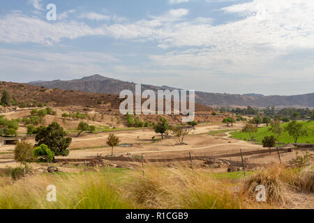 Afrikanische Steppe Bereich der San Diego Zoo Safari Park, Escondido, CA, Vereinigte Staaten von Afrika Straßenbahn mit dem Bus. Stockfoto