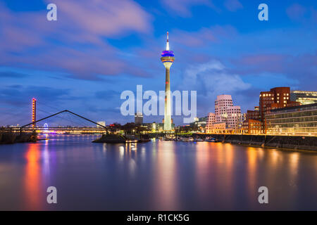 Hafen Medienhafen Skyline in Düsseldorf, Deutschland Stockfoto