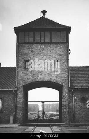 Auschwitz II Birkenau, Nazi Konzentrations- und Vernichtungslager. Haupteingang nach Auschwitz II-Birkenau. Auschwitz, deutsch besetzten Polen, Europa Stockfoto