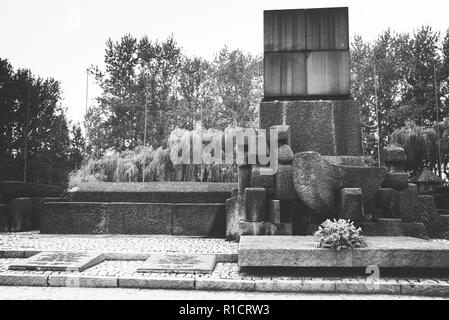 Auschwitz II Birkenau, Nazi Konzentrations- und Vernichtungslager. Denkmal für 1,5 Millionen von den Nazis ermordet worden. Auschwitz, deutsch besetzten Polen, Europ. Stockfoto