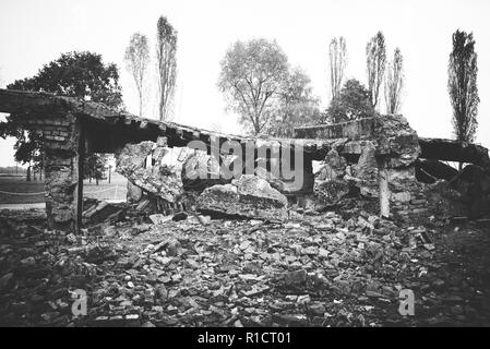 Auschwitz II Birkenau, Nazi Konzentrations- und Vernichtungslager. Bleibt der Gaskammer und krematorium Backofen in Auschwitz II Birkenau. Auschwitz, G Stockfoto