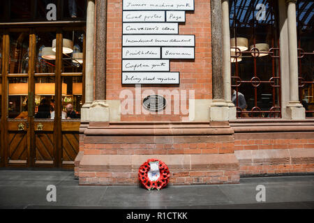 Fabian Peake's rail Arbeitnehmer war Memorial in London St Pancras Station, Großbritannien Stockfoto