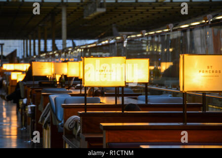 Searcys St Pancras Brasserie und Champagner Bar am Bahnhof St Pancras, London, UK Stockfoto