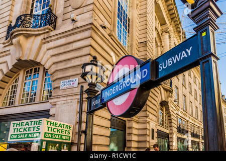 Eine typische Ansicht rund um den Piccadilly Circus Stockfoto