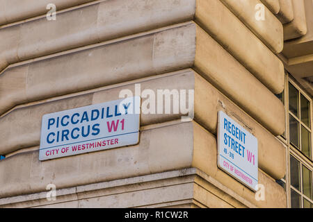 Eine typische Ansicht rund um den Piccadilly Circus Stockfoto