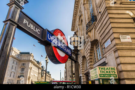 Eine typische Ansicht rund um den Piccadilly Circus Stockfoto