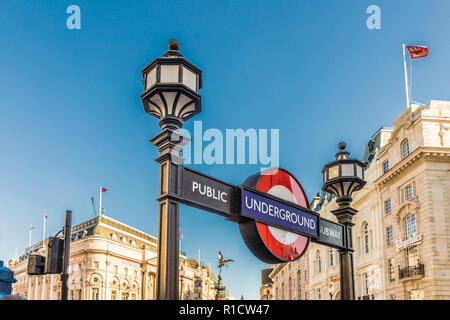 Eine typische Ansicht rund um den Piccadilly Circus Stockfoto