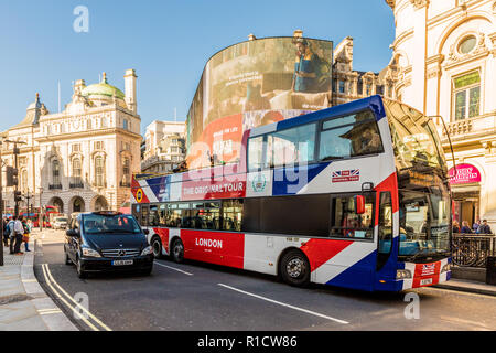 Eine typische Ansicht rund um den Piccadilly Circus Stockfoto