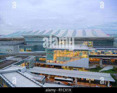 Tokio, Japan. September 14, 2018. Haneda Airport Terminal in der Dämmerung Stockfoto