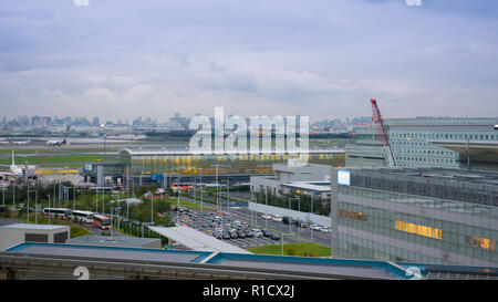 Tokio, Japan. September 14, 2018. Haneda Airport Terminal in der Dämmerung Stockfoto