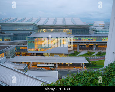 Tokio, Japan. September 14, 2018. Haneda Airport Terminal in der Dämmerung Stockfoto