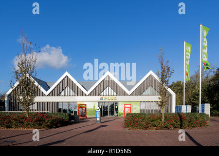 Plus Supermarkt in De cocksdorp, Niederlande Stockfoto