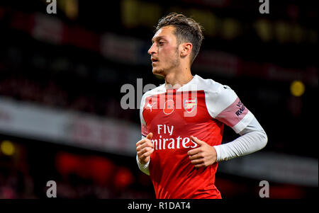 London, Großbritannien. 11. Nov 2018. Mesut Ozil von Arsenal in der Premier League Spiel zwischen Arsenal und Wolverhampton Wanderers im Emirates Stadium, London, England am 11. November 2018. Foto von Phil Hutchinson. Nur die redaktionelle Nutzung, eine Lizenz für die gewerbliche Nutzung erforderlich. Keine Verwendung in Wetten, Spiele oder einer einzelnen Verein/Liga/player Publikationen. Credit: UK Sport Pics Ltd/Alamy leben Nachrichten Stockfoto