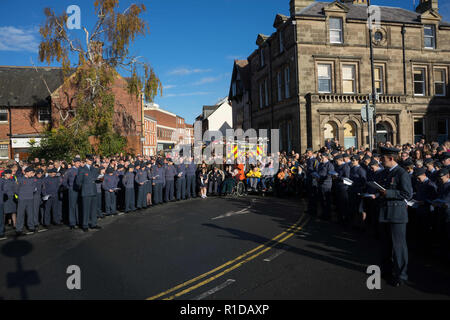 Hereford, Herefordshire, UK. 11 Nov, 2018. Armee gesehen im Rahmen der jährlichen Erinnerung an den 100. Jahrestag des Waffenstillstandes Prozession in London Tribut zu denen, die gelitten haben oder während des Krieges starb zu bezahlen. Hunderte von Menschen versammelten den 100. Jahrestag des Waffenstillstandes, die sah, 3.123 cm Mitglieder der bewaffneten Kräfte ihr Leben verloren, zu markieren. Der Waffenstillstand im Ersten Weltkrieg zwischen den Alliierten und Deutschland in Compiegne, Frankreich auf der elften Stunde des elften Tag des elften Monats unterzeichnet wurde - 11:00 Uhr Am 11. November 1918. (Bild: © Jim Woo Stockfoto