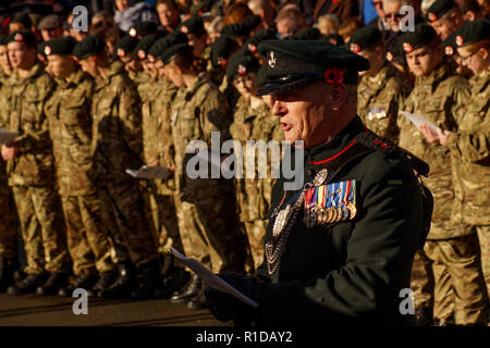 Hereford, Herefordshire, UK. 11 Nov, 2018. Armee gesehen im Rahmen der jährlichen Erinnerung an den 100. Jahrestag des Waffenstillstandes Prozession in London Tribut zu denen, die gelitten haben oder während des Krieges starb zu bezahlen. Hunderte von Menschen versammelten den 100. Jahrestag des Waffenstillstandes, die sah, 3.123 cm Mitglieder der bewaffneten Kräfte ihr Leben verloren, zu markieren. Der Waffenstillstand im Ersten Weltkrieg zwischen den Alliierten und Deutschland in Compiegne, Frankreich auf der elften Stunde des elften Tag des elften Monats unterzeichnet wurde - 11:00 Uhr Am 11. November 1918. (Bild: © Jim Woo Stockfoto