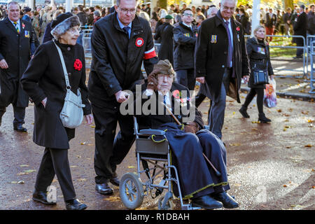 London, Großbritannien. 11. November 2018. Militärischen Veteranen nehmen an der Erinnerung Tag der Parade zum Gedenken an den 100. Jahrestag des Endes des Ersten Weltkriegs. Stockfoto