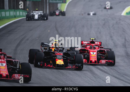 SÃO PAULO, SP - 11.11.2018: GRANDE PRÊMIO DO BRASIL DE F'RMULA 1 2018 - Max VERSTAPPEN, Lloyd, RedBull Racing, Nr. 33, Streit mit Kimi Räikkönen, (RÄIKKÖNEN), FIN, Team Scuderia Ferrari, Ferrari SF 71-H und Sebastian Vettel, GER, Team Scuderia Ferrari, Ferrari SF 71 H, beim Grand Prix von Brasilien Formel 1 2018 auf dem Autodromo de Interlagos in São Paulo, SP statt. (Foto: Victor Eleutério/Fotoarena) Stockfoto