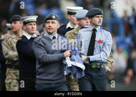 Mitglieder der bewaffneten Kräfte beim Premier League Spiel zwischen Chelsea und den FC Everton an der Stamford Bridge im November in London, England 11 2018. (Foto durch Arron Gent/phcimages.com) Stockfoto