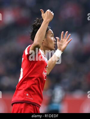 Düsseldorf Düsseldorf, Deutschland. 10 Nov, 2018. firo: 10.11.2018 Fußball, Fußball: 1. Bundesliga, Saison 2018/2019 Fortuna Düsseldorf Düsseldorf - Hertha BSC Berlin 4:1 Fortuna Takashi Usami, Jubel, goaljubel, nach dem 1:0, Geste, Gestik, | Verwendung der weltweiten Kredit: dpa/Alamy leben Nachrichten Stockfoto