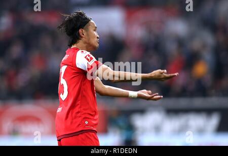 Düsseldorf Düsseldorf, Deutschland. 10 Nov, 2018. firo: 10.11.2018 Fußball, Fußball: 1. Bundesliga, Saison 2018/2019 Fortuna Düsseldorf Düsseldorf - Hertha BSC Berlin 4:1 Fortuna Takashi Usami, Jubel, goaljubel, nach dem 1:0, Geste, Gestik, | Verwendung der weltweiten Kredit: dpa/Alamy leben Nachrichten Stockfoto