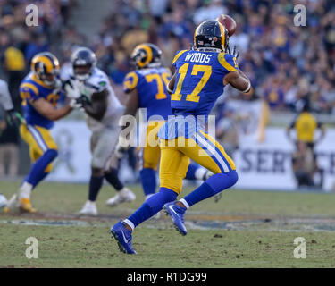 Los Angeles, CA, USA. 11 Nov, 2018. Los Angeles Rams wide receiver Robert Woods (17) die Verriegelung während der NFL Seattle Seahawks vs Los Angeles Rams im Los Angeles Memorial Coliseum Los Angeles, Ca am 11. November 2018. Jevone Moore Quelle: CSM/Alamy leben Nachrichten Stockfoto