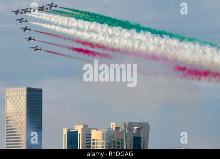 Doha, Katar. 11 Nov, 2018. Flugzeuge der italienischen Luftwaffe Frecce Tricolori (Dreifarbige Pfeile) Aerobatic Display Team in Doha, Katar, an November 11, 2018. Credit: Nikku/Xinhua/Alamy leben Nachrichten Stockfoto