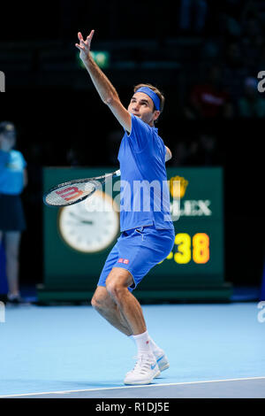 London, Großbritannien. 11 Nov, 2018. Roger Federer von der Schweiz während der Männer singles Match des 2018 Nitto ATP-Finale gegen Kei Nishikori von Japan in der O2 Arena in London, England am 11. November 2018. Quelle: LBA/Alamy leben Nachrichten Stockfoto