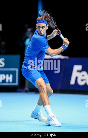 London, Großbritannien. 11 Nov, 2018. Roger Federer von der Schweiz während der Männer singles Match des 2018 Nitto ATP-Finale gegen Kei Nishikori von Japan in der O2 Arena in London, England am 11. November 2018. Quelle: LBA/Alamy leben Nachrichten Stockfoto