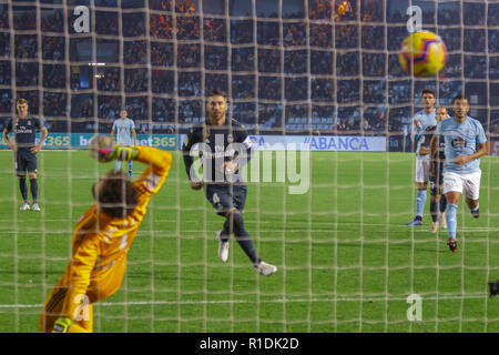 Vigo, Spanien. 11 Nov, 2018. Sergio Ramos zählenden Strafe während La Liga Match zwischen Real Club Celta de Vigo und Real Madrid in Balaidos Stadium; Vigo; Score 2-4. Credit: Brais Seara/Alamy leben Nachrichten Stockfoto