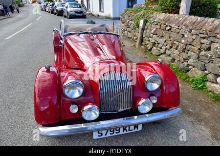 Red ,1998 Morgan Plus 8, Roadster, Sportwagen, Pooley Bridge, Ullswater, Cumbria, England, Großbritannien Stockfoto