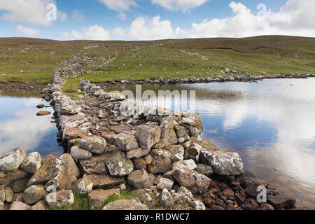 Gehweg zu Broch von Culswick, Mailand, Shetland Stockfoto