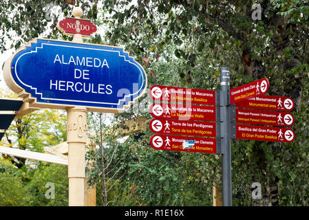 Straßenschild und Beschilderung n der Alameda de Hercules in Sevilla, Spanien Stockfoto