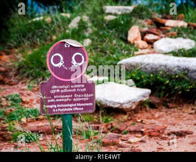 Warnschilder in Sigiriya, Sri Lanka Stockfoto