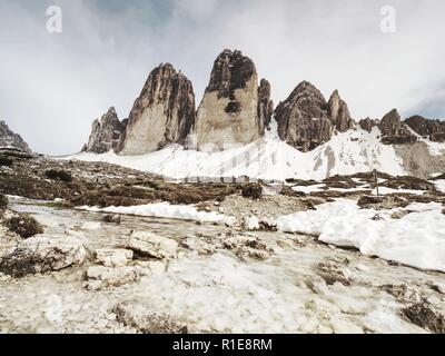 Beliebte Reihe von Tre Cime di Lavaredo, aka Drei Zinnen. Die scharfe Felsen in Dolomiten, Italien Stockfoto