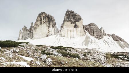 Beliebte Reihe von Tre Cime di Lavaredo, aka Drei Zinnen. Die scharfe Felsen in Dolomiten, Italien Stockfoto