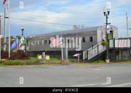 Brunnen und Garten in Sweetwater, TN Square Stockfoto