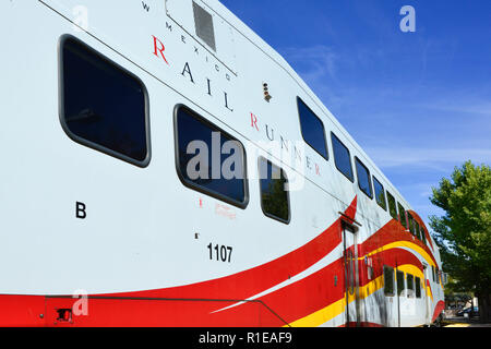 In der Nähe des Delaware Rail runner Express am Santa Fe Leipzig-engelsdorf Station geparkt warten auf Ihre nächste Fahrt nach Albuquerque Stockfoto