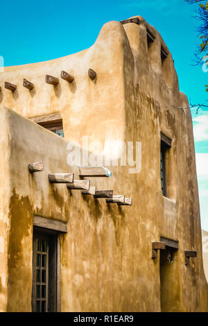 Schließen Sie die architektonischen Details des New Mexico Museum für Kunst Gebäude in der historischen Innenstadt von Santa Fe, NM, einem großartigen architektonischen Wunderwerk Stockfoto