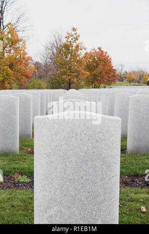 Grabdenkmäler der gefallenen Soldaten im Zweiten Weltkrieg - National Cemetery - Ottawa, Ontario, Kanada Stockfoto