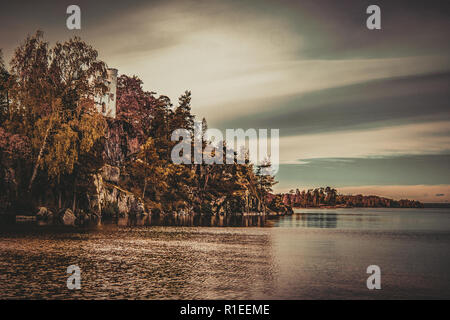 Berglandschaft mit einer Bucht in der Monrepo finden. Kirche auf der Spitze des Felsens. Foto mit schöner Verarbeitung. Stockfoto