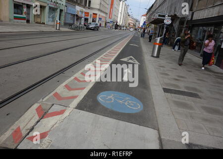 Wien, Radweg Ottakringer Straße. Stockfoto