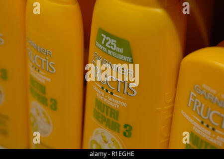 Fructis-shampoo von Garnier, Shampoo Stockfoto