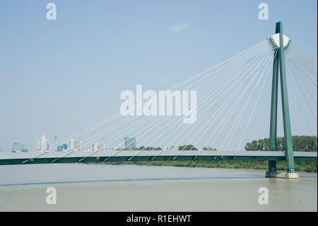 Wien, U-Bahn-Linie U2, Donaustadtbrücke Stockfoto